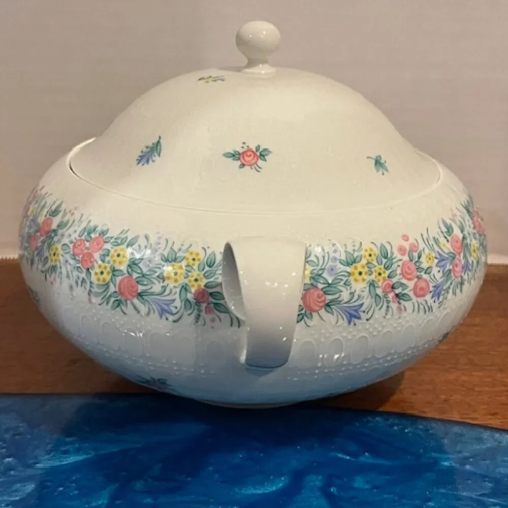 Rosenthal Bjorn Wiinblad Romance Garland Round Covered Casserole Dish